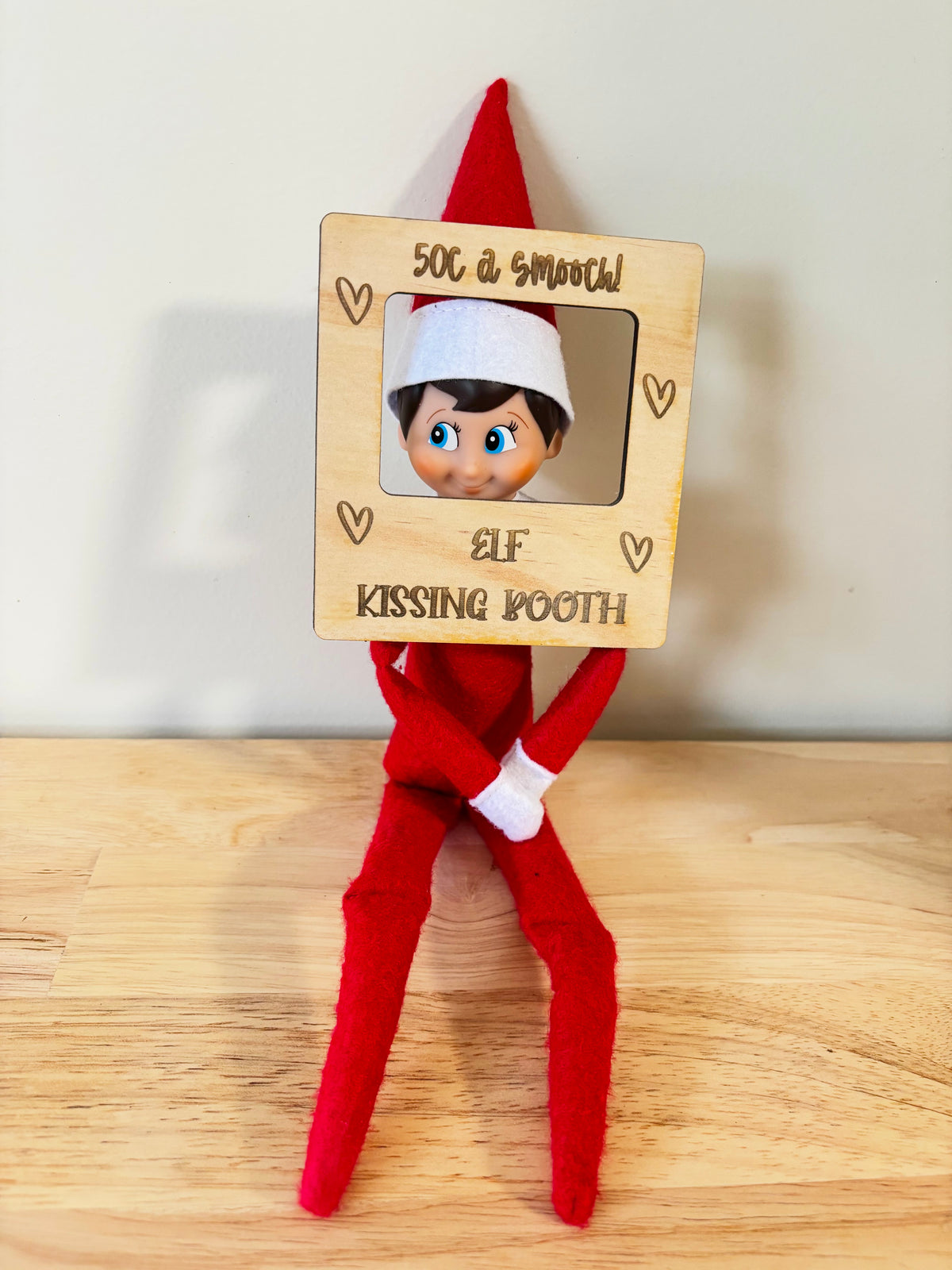 Elf On The Shelf - Kissing Booth